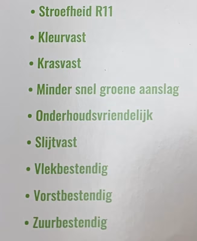 Productlabel met eigenschappen: stroefheid R11, kleurvast, krasvast, onderhoudsvriendelijk, vorstbestendig, zuurbestendig