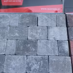 Showroomstaal Tambour Smook stenen onder Tuinvisie bord met rode streep