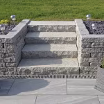 Natuursteen Graniwall Grey Rockface 40x16x8 cm verhoging