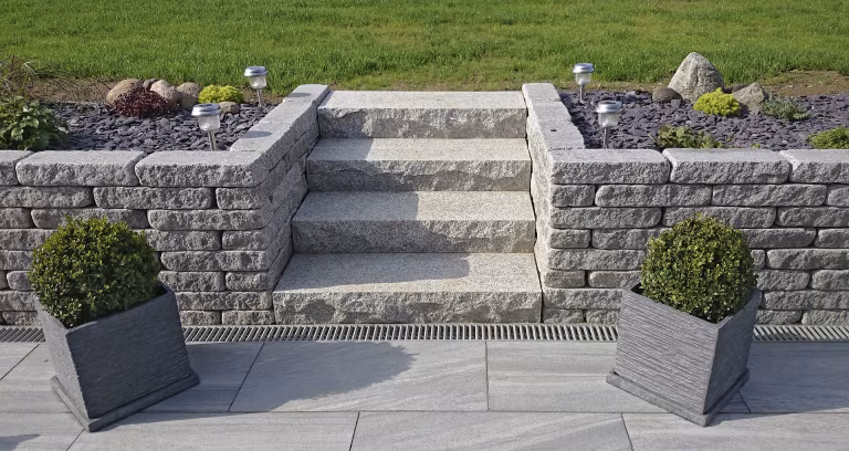 Natuursteen Graniwall Grey Rockface 40x16x8 cm verhoging