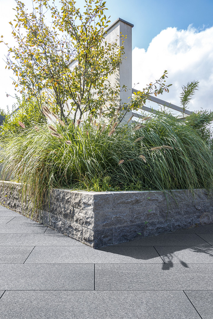 Natuursteen Castle Rock Pacific Black Rockface 40x20x15 cm plantenbak
