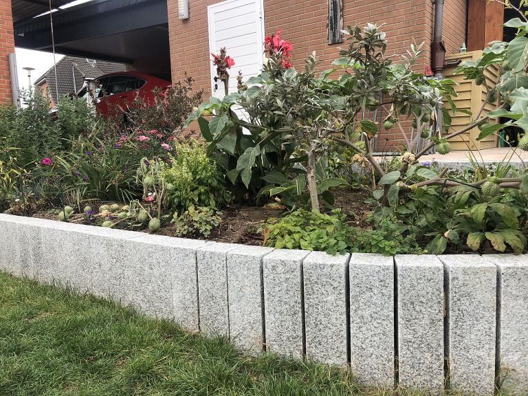 Natuursteen Palissade Graniet Lichtgrijs Piazzo Linea 12x12x100 cm borders