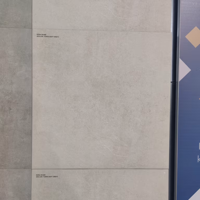 Showroomstaal Kera Full Body Rome 60x60x3 in rek met klein artikellabel