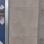 Showroomstaal Kera Turijn tegels in metalen profiel met kleine labels op de tegel