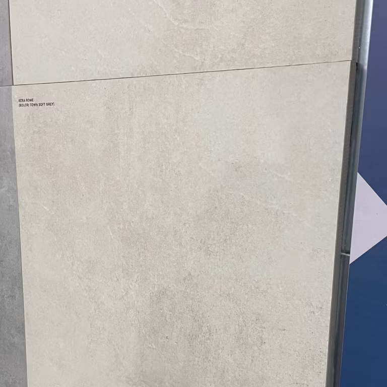 Showroomstaal Kera Full Body Rome Town Soft Grey 60x60 schuin in rek