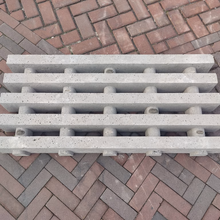 Straight Grid Deer Concrete