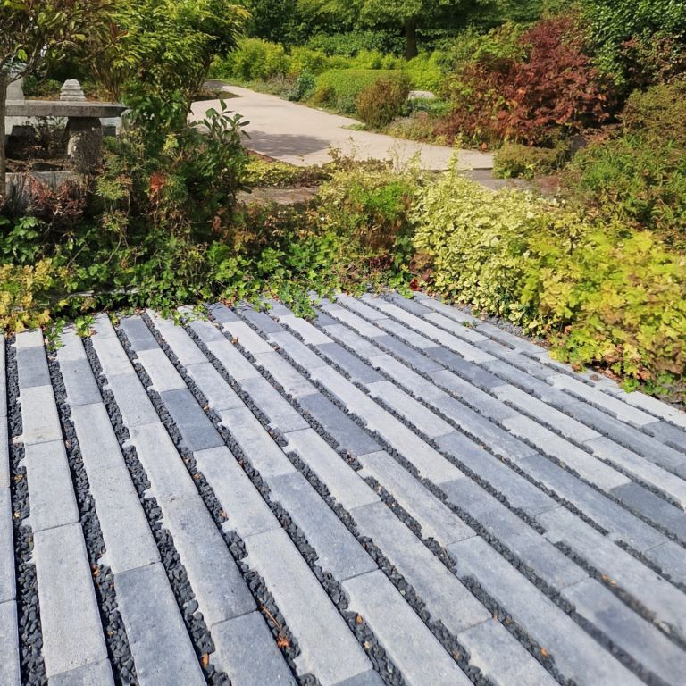 Waterpasserende longstone opritsteen 7 cm Grijs_Zwart