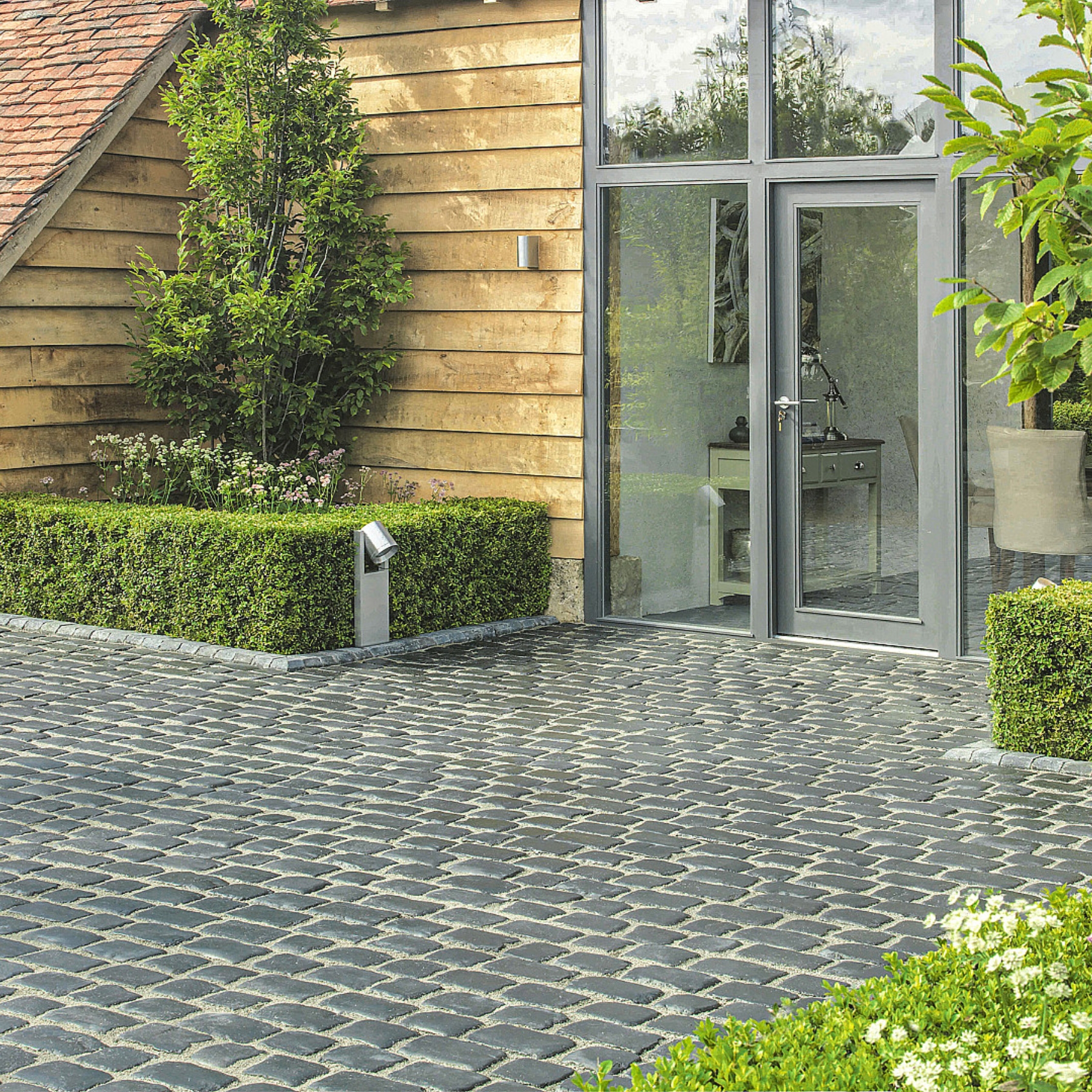 Courtstones Belgian Blue-1