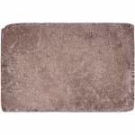 Close-up bruine WG Stone Trommelsteen 20x30 met korrelig oppervlak op witte achtergrond