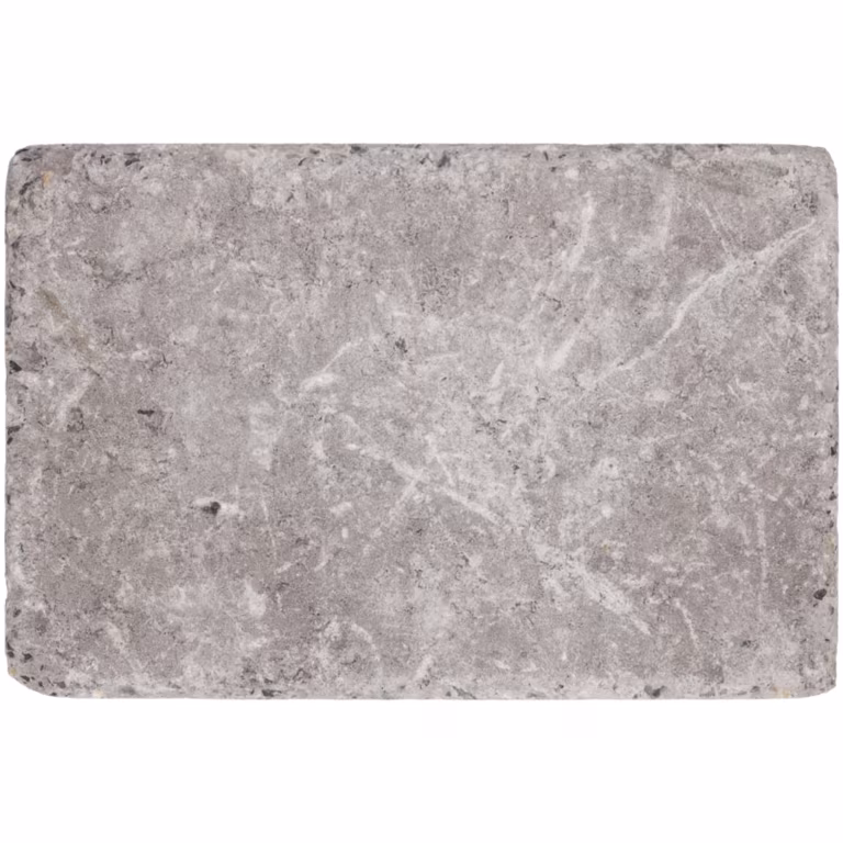 Bovenaanzicht van losse WG Stone Trommelsteen Taupe op witte achtergrond, lichte kleurstelling