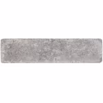 Bovenaanzicht van losse lichtgrijze WG Stone Trommelsteen 20x5x7 op witte achtergrond