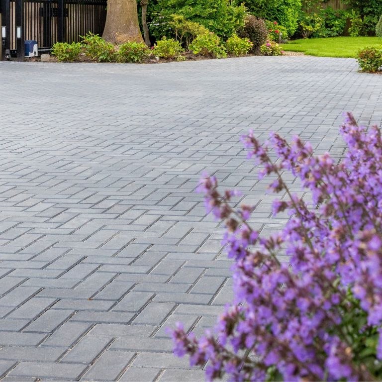 BSS 8 cm KOMO zwart met deklaag betonklinker