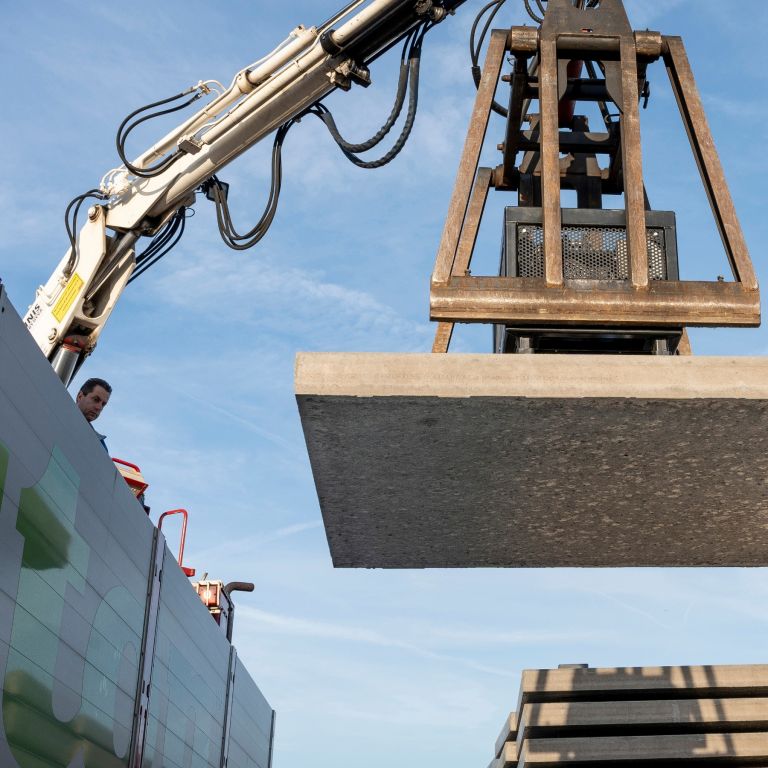 Industrieplaat 135x135x12 cm betonplaat met hijsvoorziening grijs