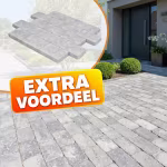 Oprit met grijze WG Stone Trommelsteen 20x30x6 en oranje banner Extra Voordeel