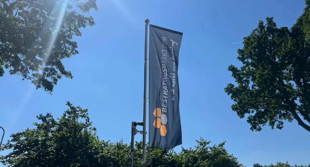 Bestratingsmarkt vlag